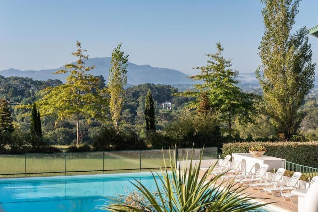 T1 Bis Avec Piscine Vue Golf Et Montagnes Arcangues Exterior foto
